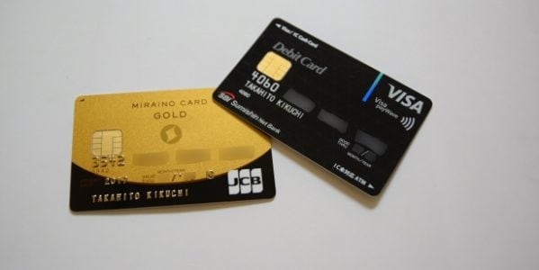 住信SBIネット銀行の「ミライノ カード GOLD」と「Visaデビット付きキャッシュカード」
