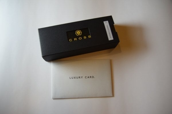 筆記具メーカー「CROSS」の箱