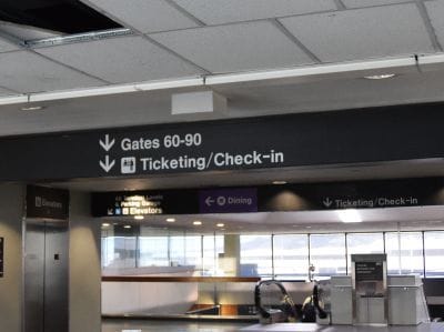 サンフランシスコ国際空港の「Gates 60-90」の案内