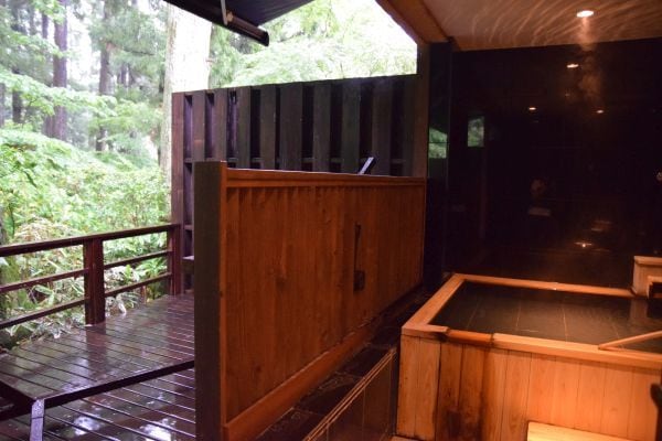 「箱根・翠松園」の露天風呂