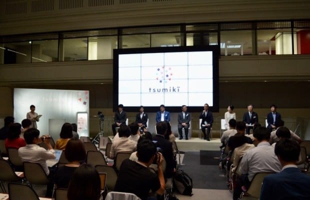 東京証券取引所で行われた「tsumiki証券（予定）」の記者発表の写真
